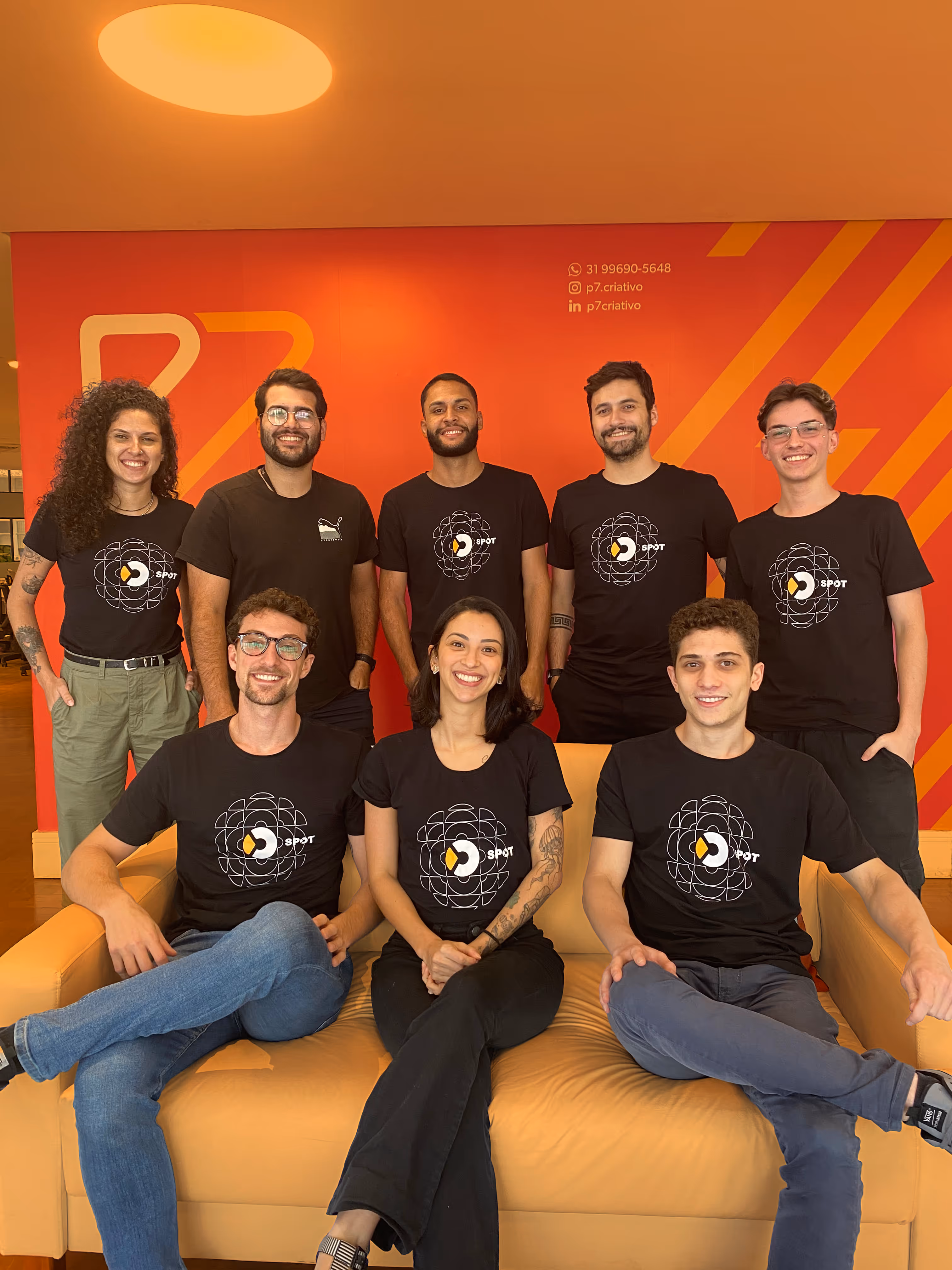 TIme de gestores e tráfego, social media, e editores de vídeos da SPOT MKT.