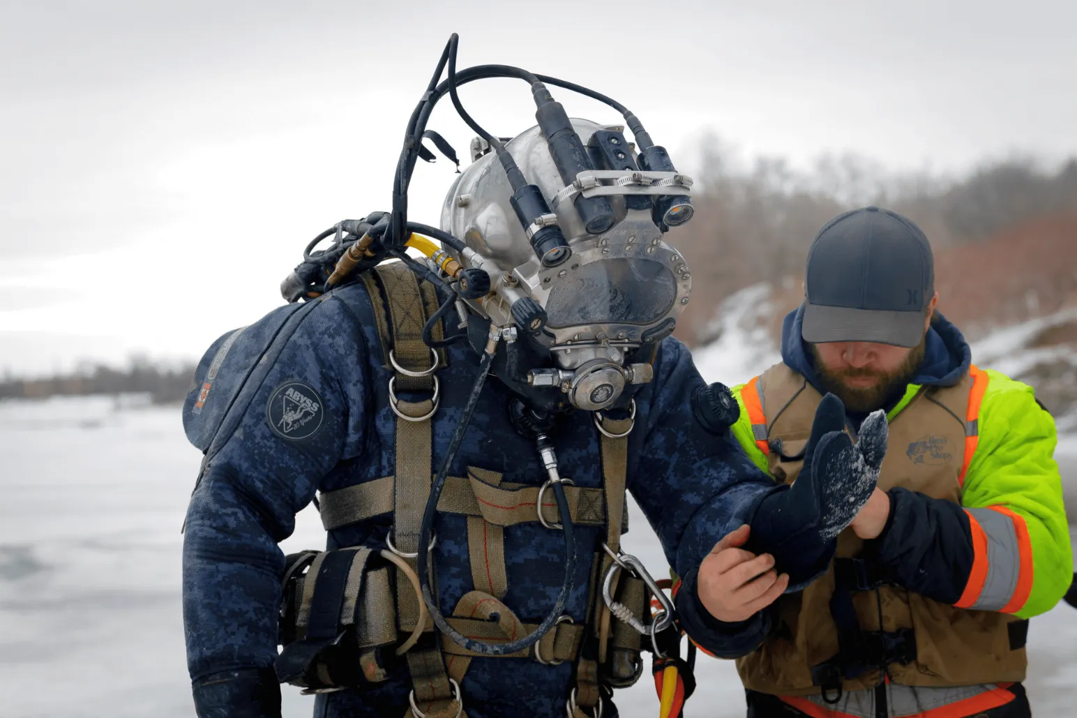 Commercial divers working in brutal winter conditions on Red River