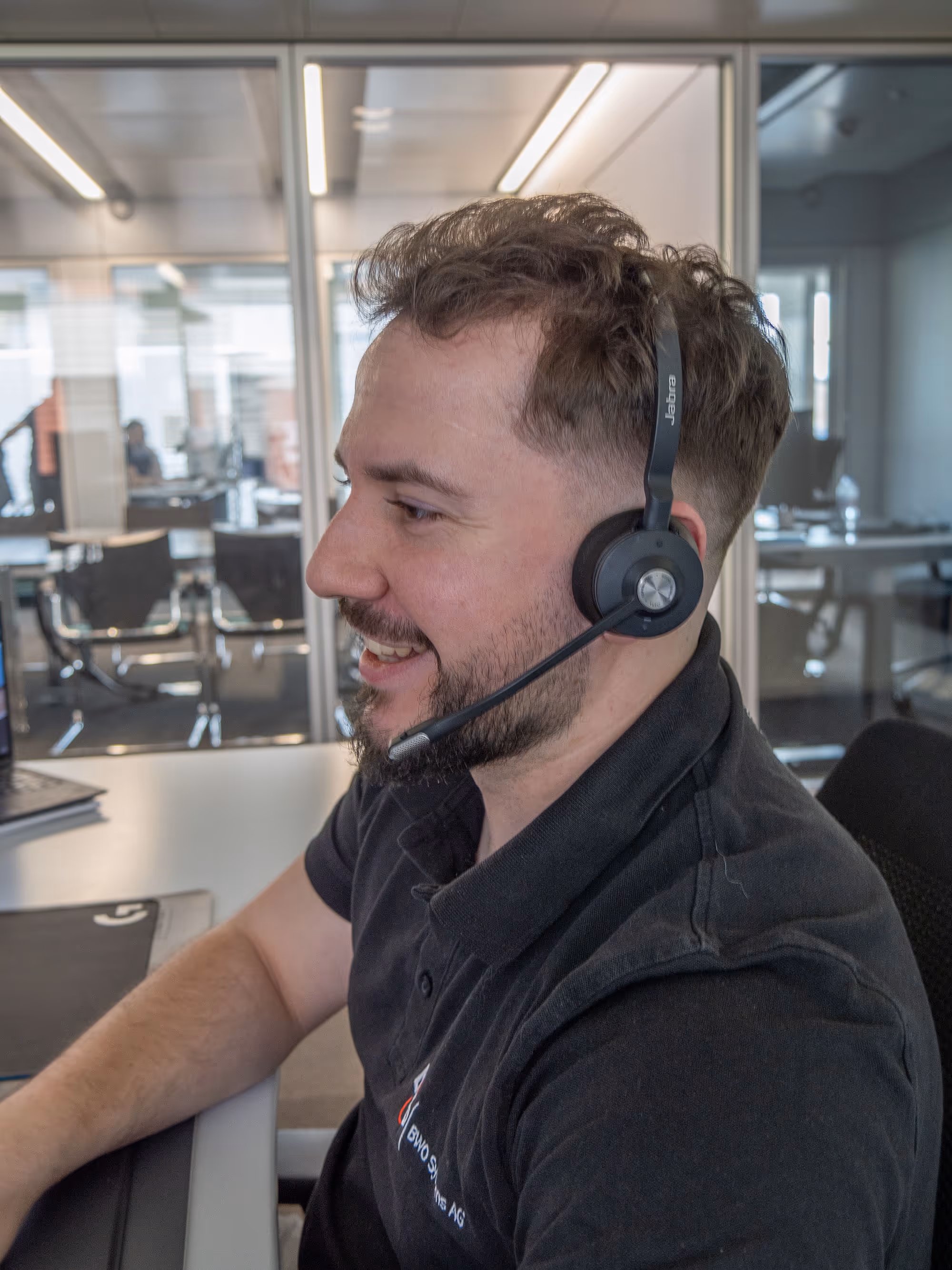 Mitarbeiter an einem Telefonat