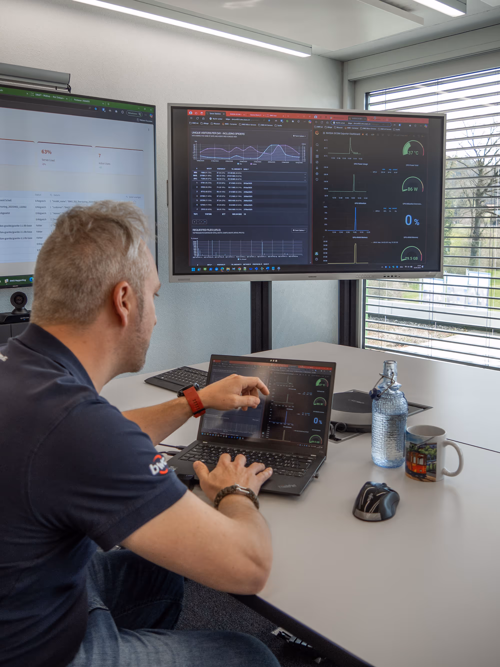 Mitarbeiter an der Kontrolle