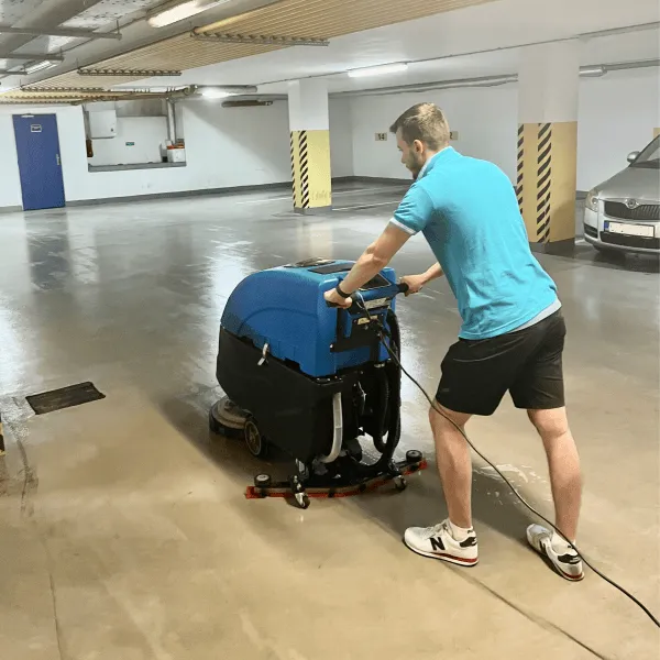 Strojové čištění garáží v Praze Modrý Žralok s.r.o.