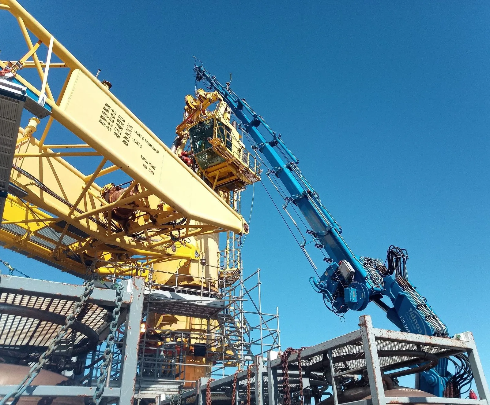 Additional lifting capacity might be required during your crane maintenance project. Conbit offers a fleet of knuckle boom cranes to support your project offshore.