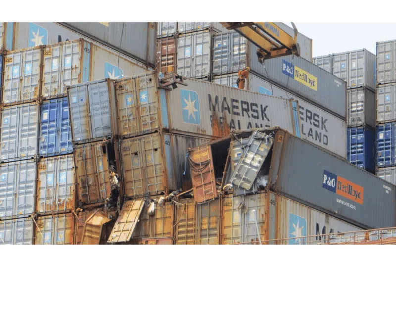 Emergency response service born from the salvage operations concept. Swift mobilization to container vessels by rope access technicians, backed by world-class engineering, significantly mitigates damages.