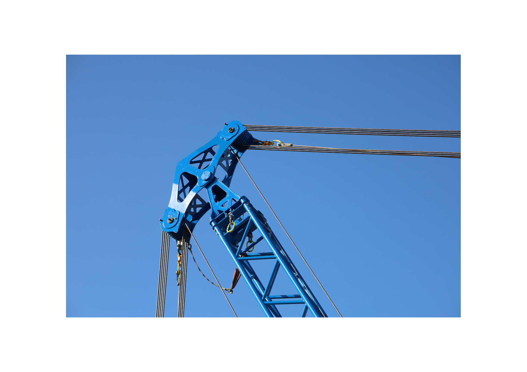 The tilt head is one of the main components keeping the SL900 Lifting System light and still able to lift loads exceeding 165 ton.