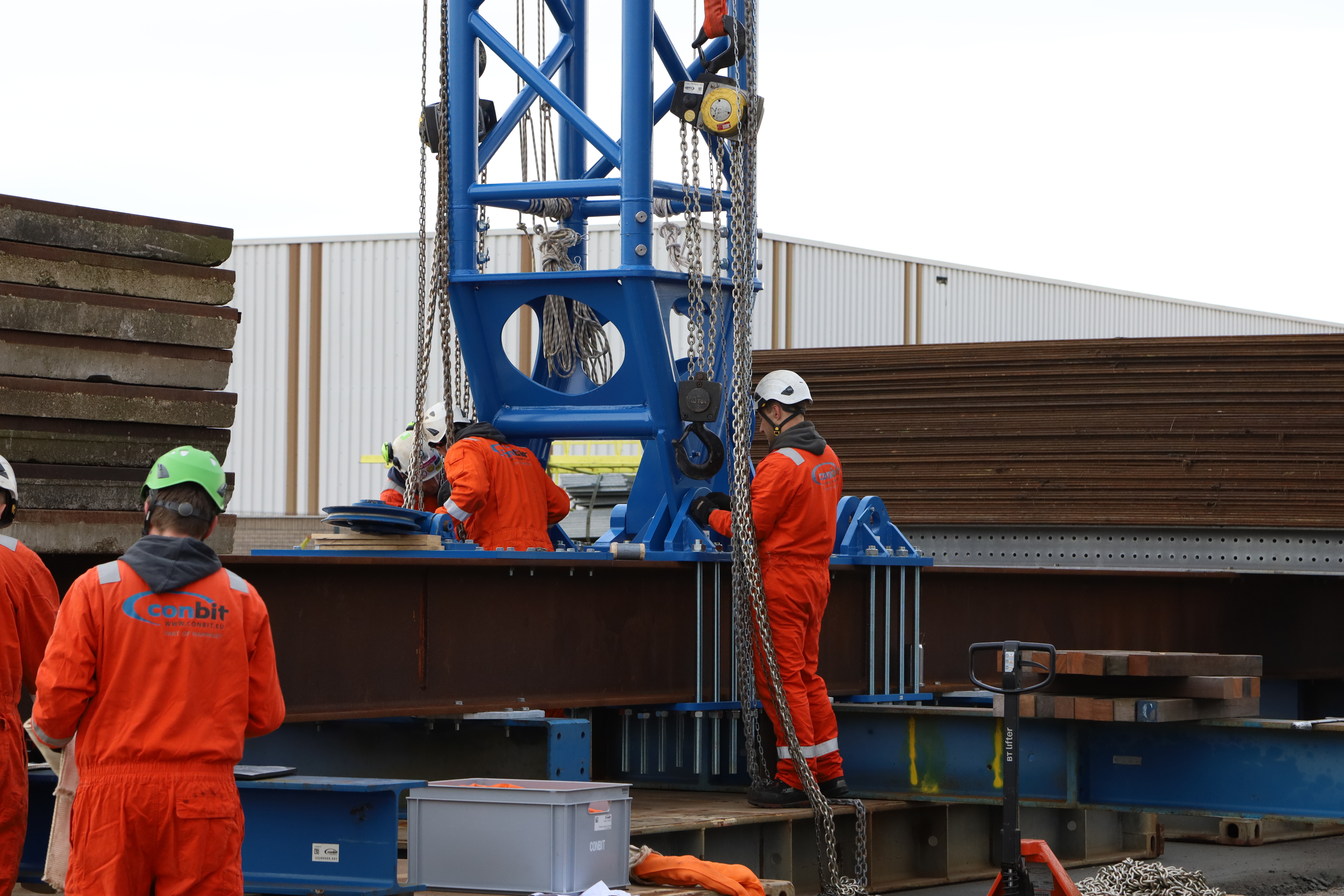 Assembly of the SL900 before load testing