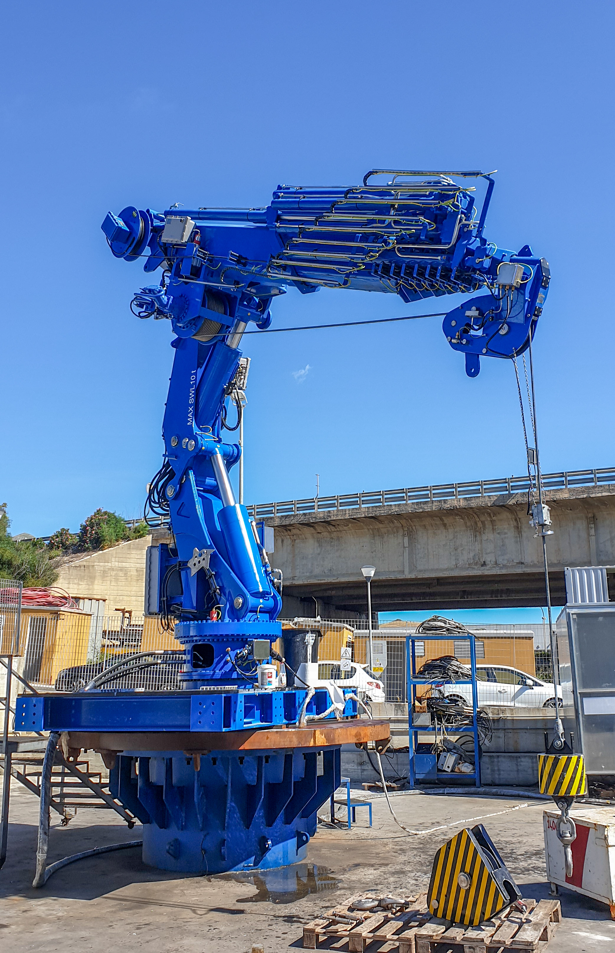 Testing a knuckle boom crane
