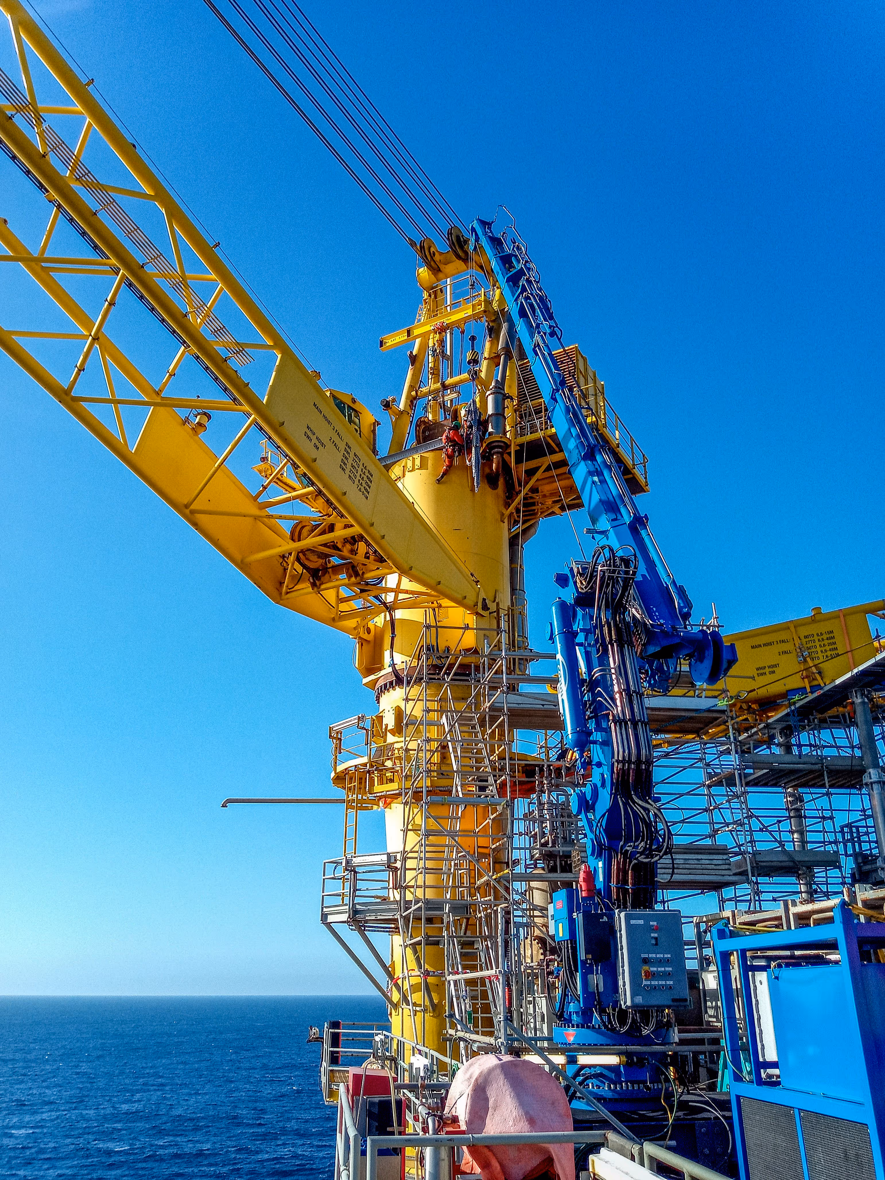 Overhauling offshore deck crane with a temporary crane