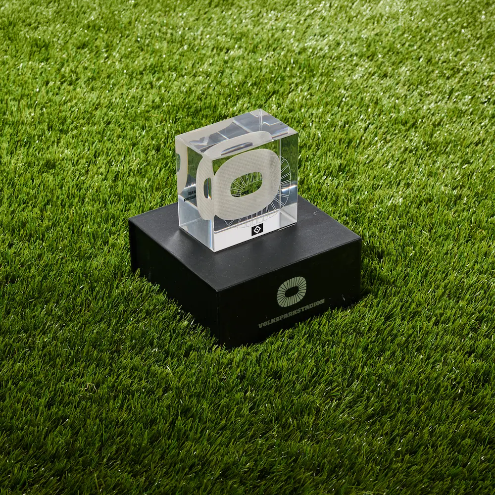 Acrylblock mit Original-Stadionmembran eingepflegt