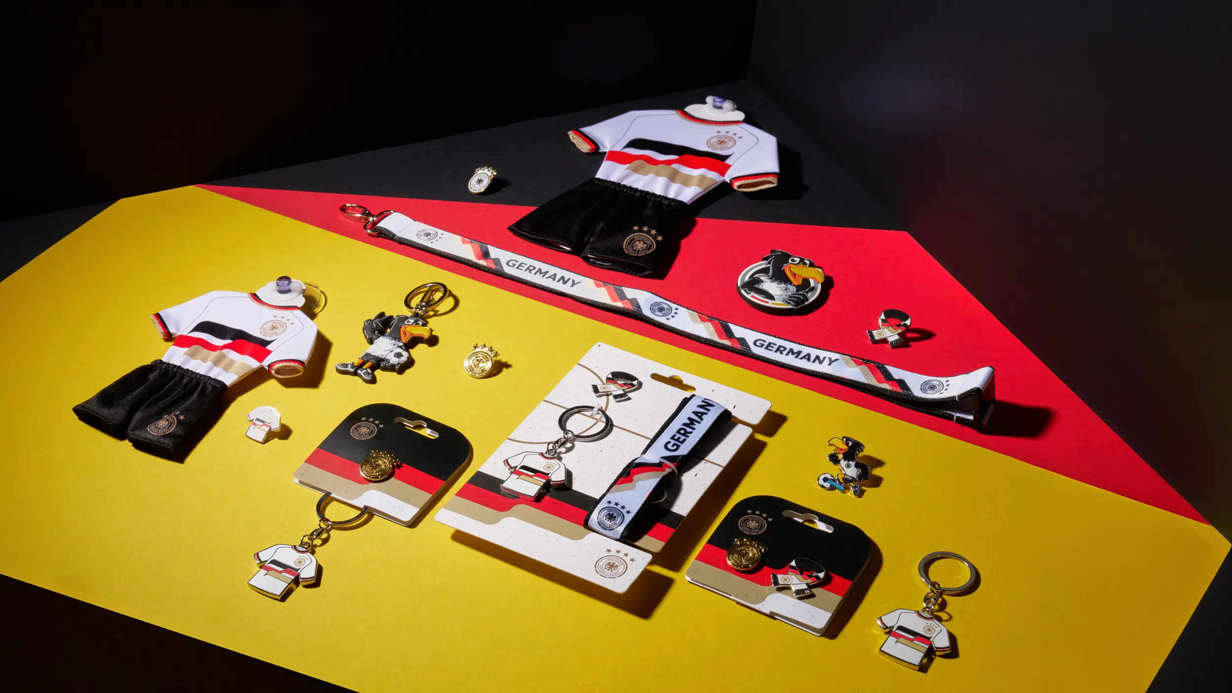 DFB fan set with mini jerseys of the German national team, pins, lanyards, keychains, and Paule mascot – officially licensed products of Deutscher Fußball-Bund