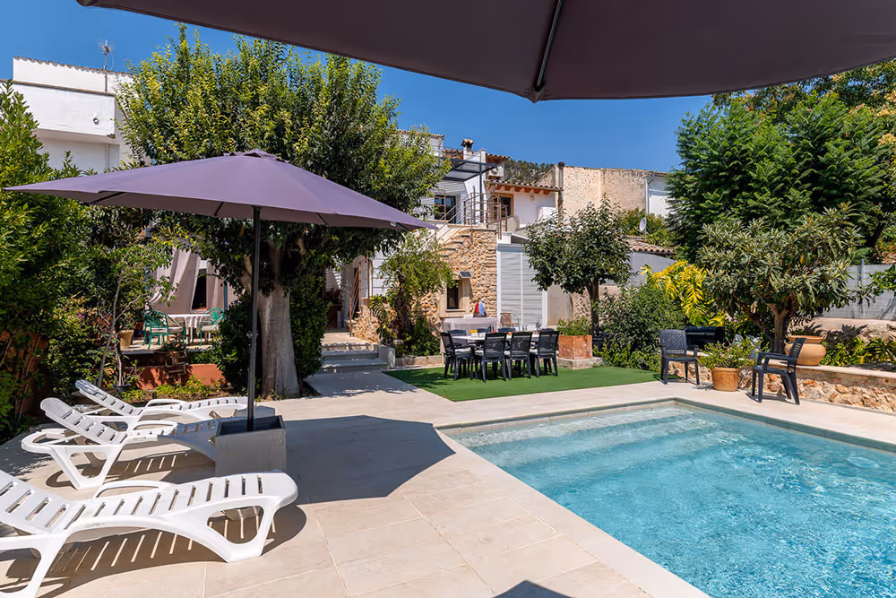 velocamp villa in alaro, mallorca
