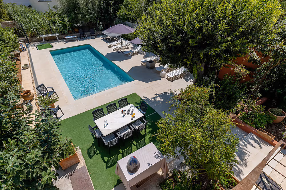 velocamp villa in alaro, mallorca