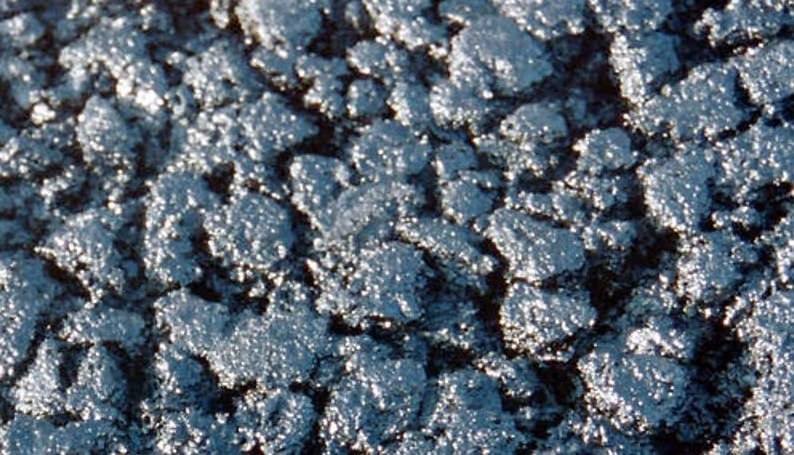 Stone mastic asphalt for heavy traffic roads and specialized paving transport