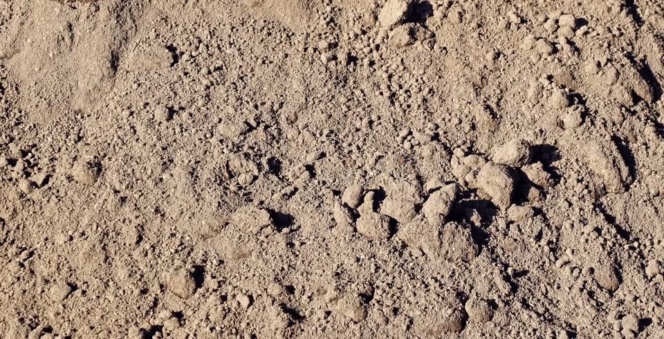 Clean fill dirt soil for construction grading and backfill bulk hauling delivery services