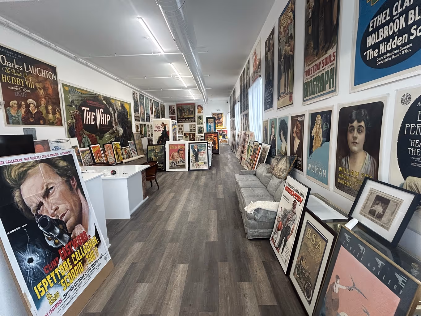 iKON Gallery interior view