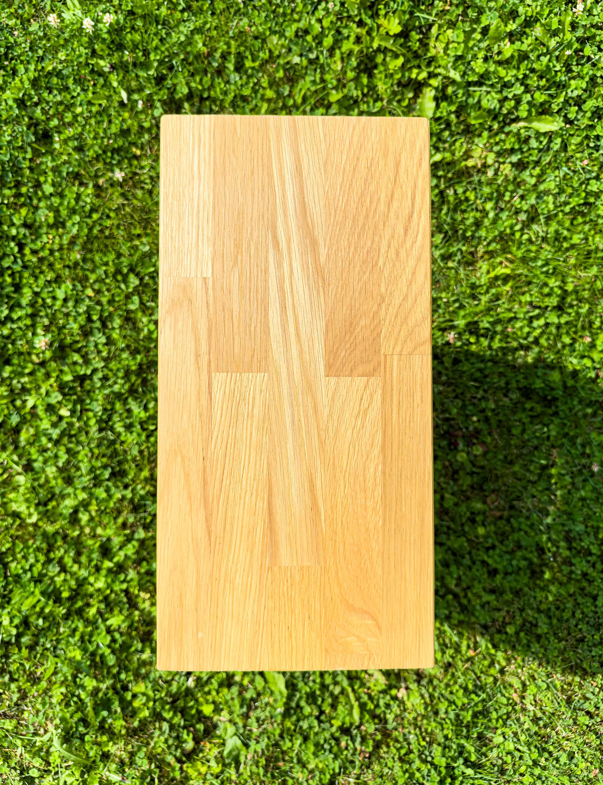 Designmöbel von ubora – Nachttisch Pande im modernen Holzdesign passend zu Bett Kulala