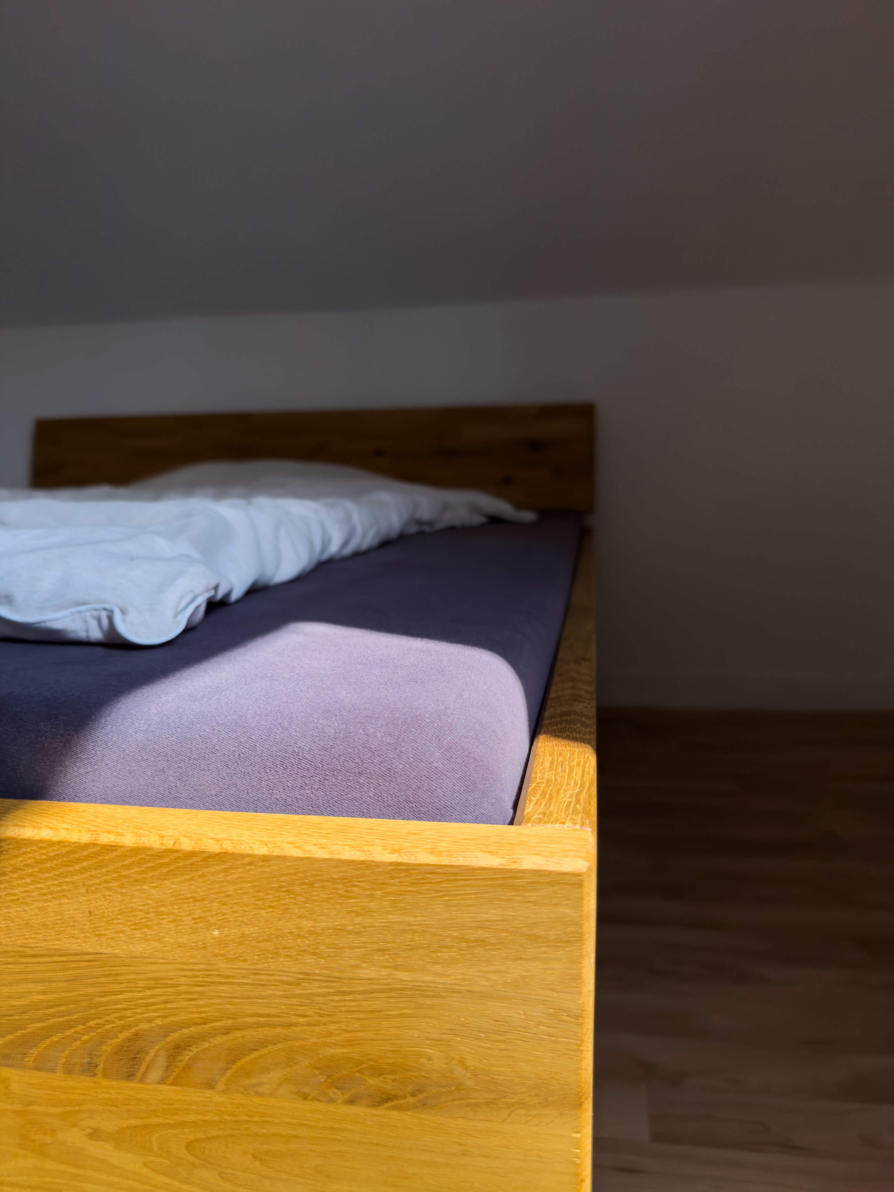 Ubora Bett Kulala – minimalistisches Designbett aus Eiche