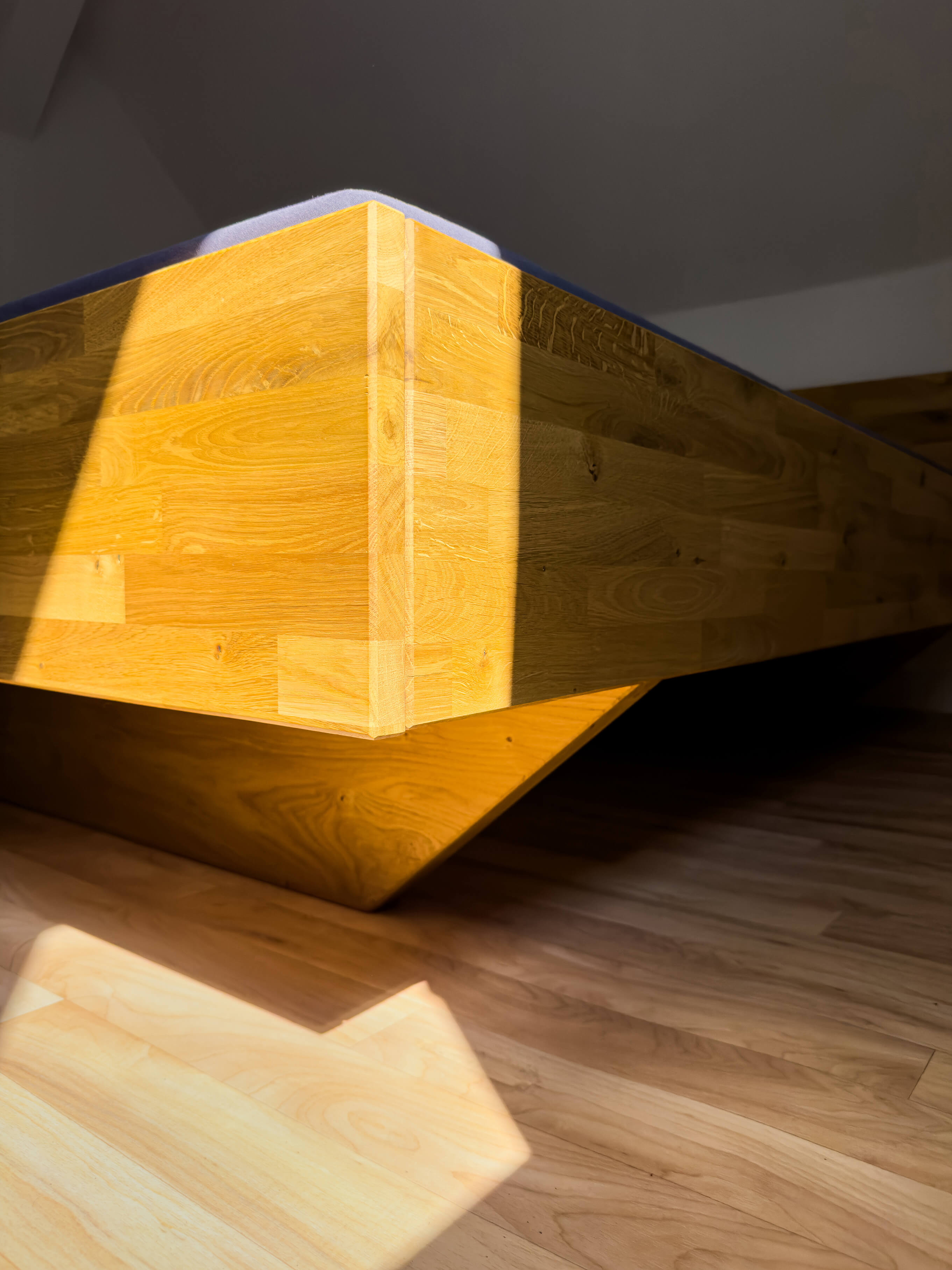 Ubora Bett Kulala – minimalistisches Designbett aus Eiche