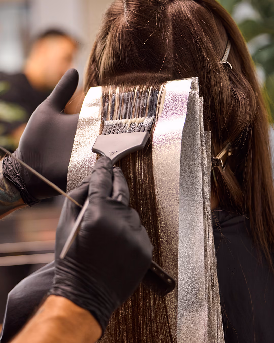 Glansfull hårfarge utført hos HOPE med naturlige Aveda-produkter