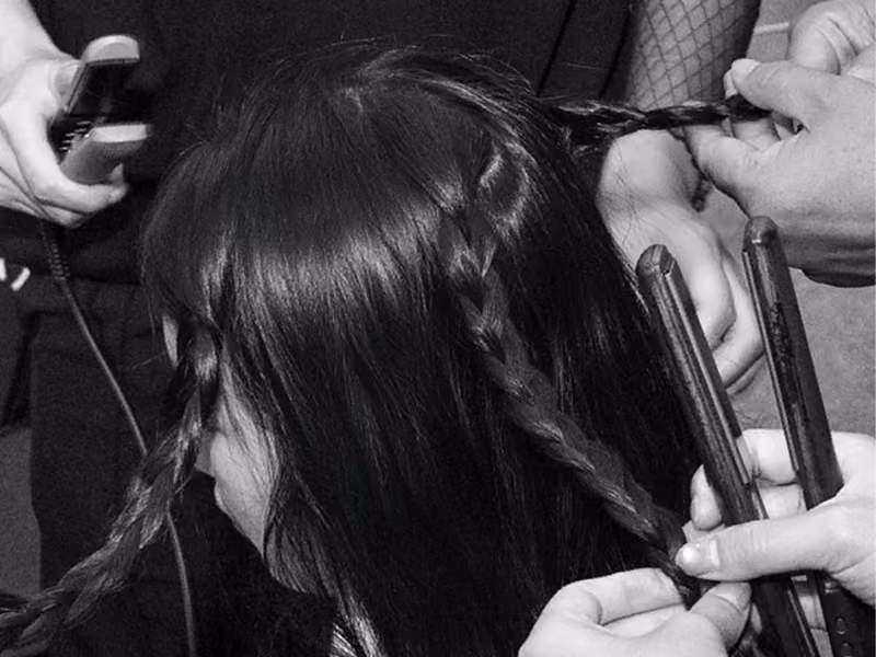 Kreativ hårfarge og moderne stil utført hos HOPE Hair i Oslo