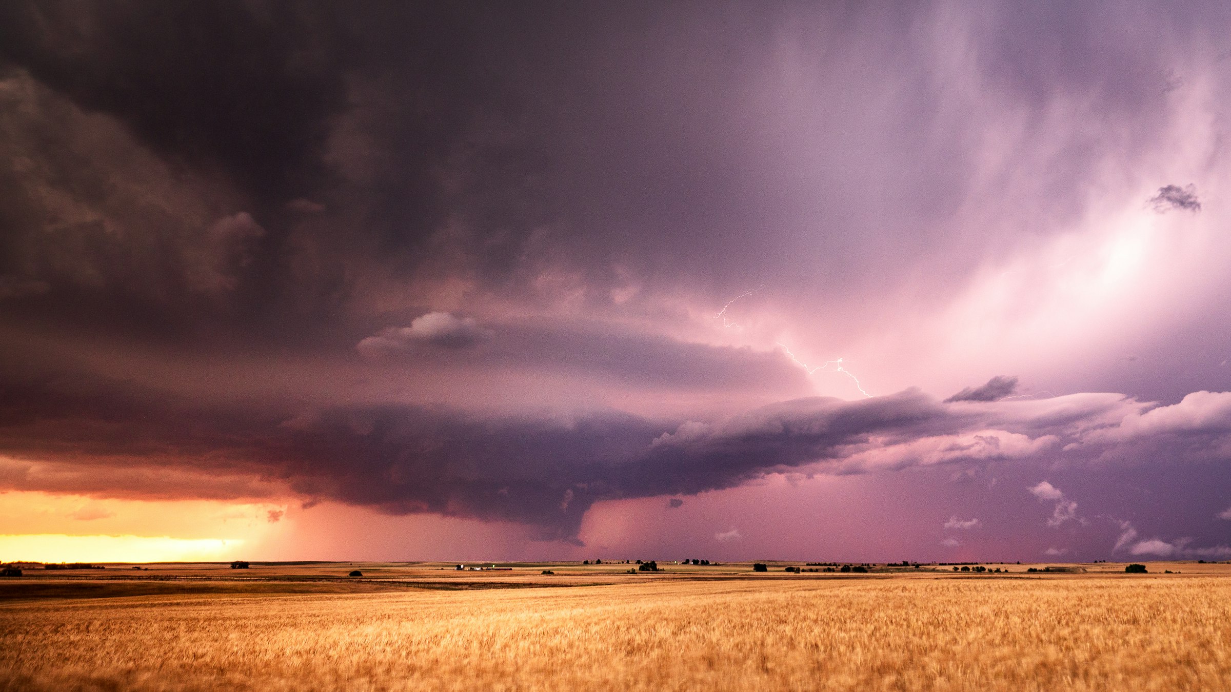 Supercell thunderstorm over the Oklahoma prairie