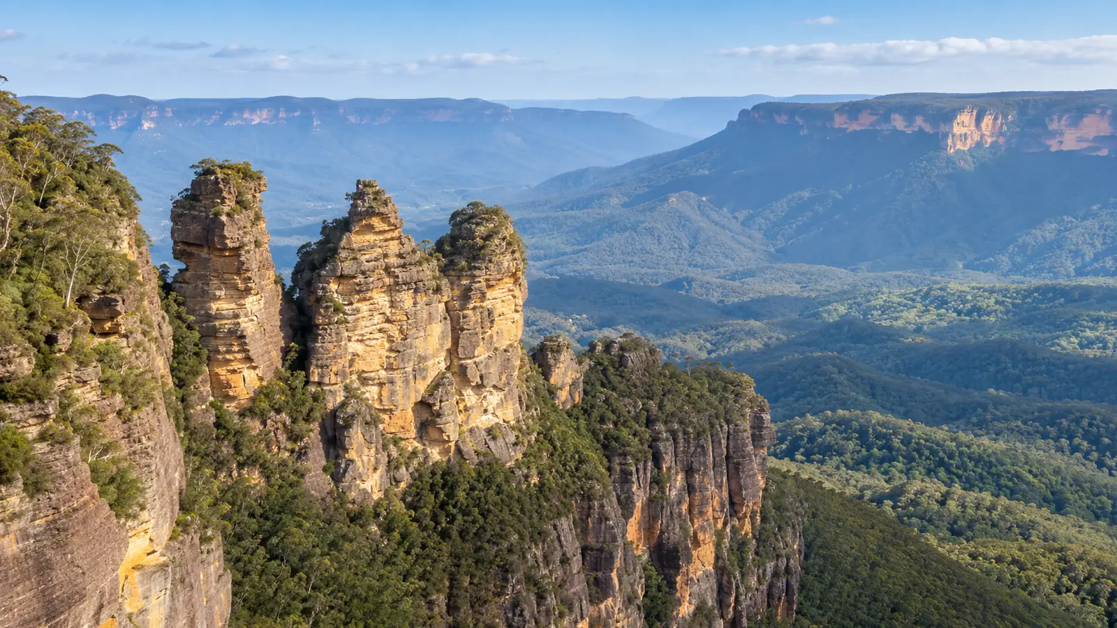 The Three Sisters rock formation at Echo Point, Katoomba, overlooking the Jamison Valley in the Blue Mountains