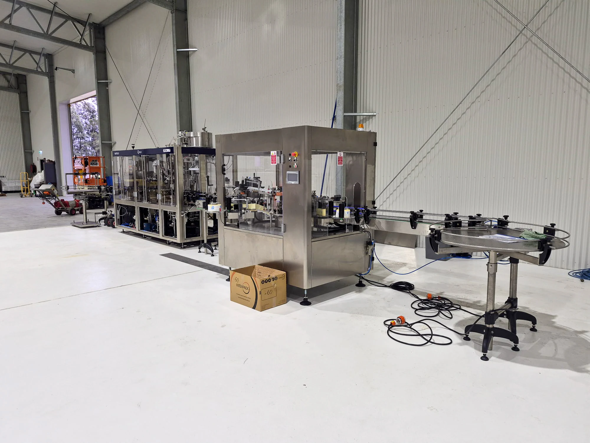 Packaging line installed by Q-Pack, with a Borelli bottling line and STS labeller