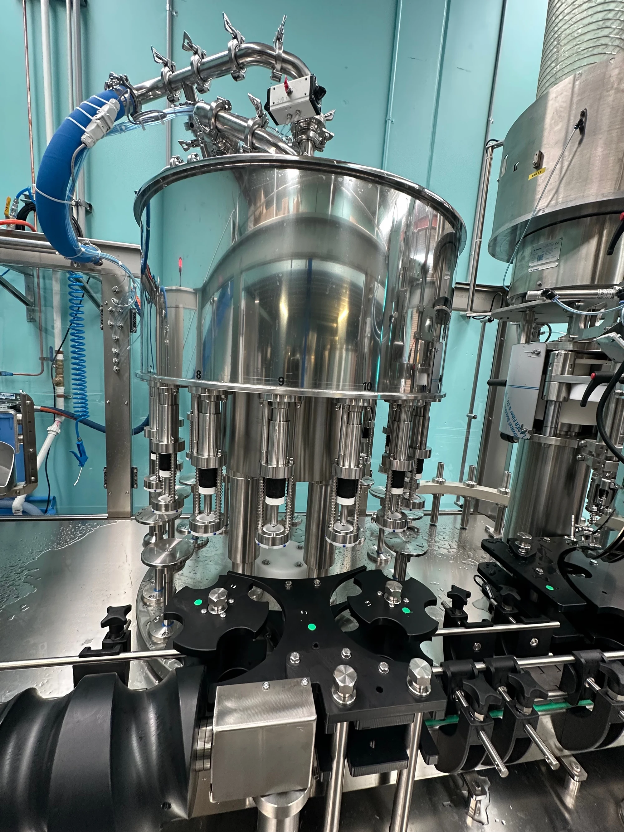 Q-Pack installation of a Borelli Euro System bottling line