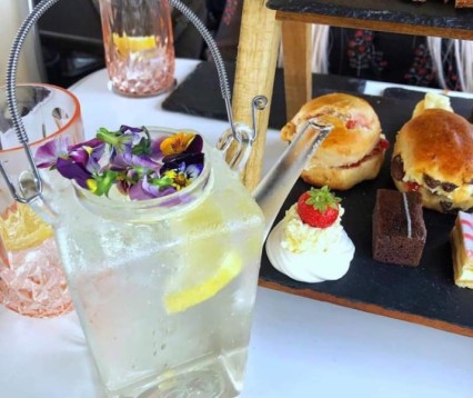 Glasgow: Vintage Bus Tour with Afternoon Tea & Gin for Two