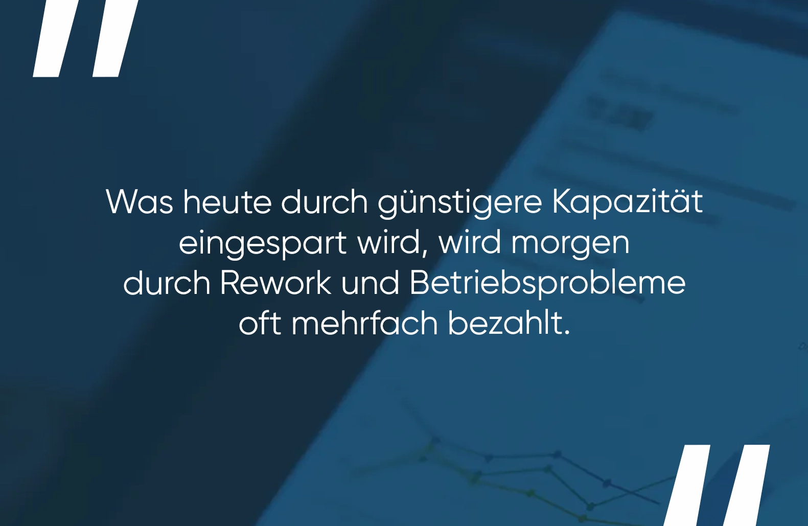 Text auf Bild: "Was heute durch günstigere Kapazität eingespart wird, wird morgen durch Rework und Betriebsprobleme oft mehrfach bezahlt."