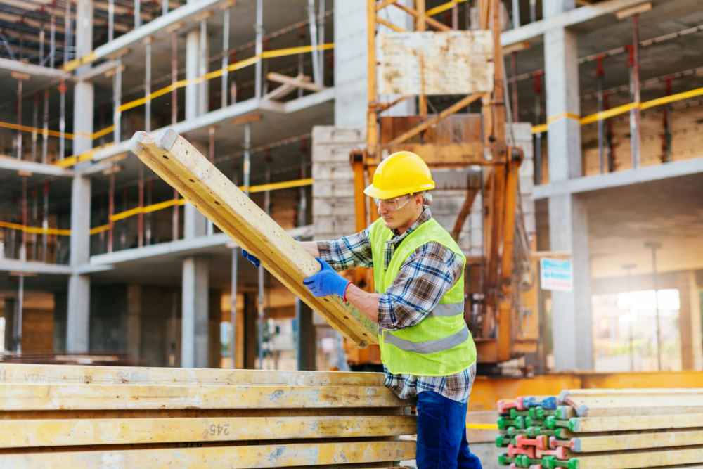 image depicting employees collaborating (for a manufacturing plant)