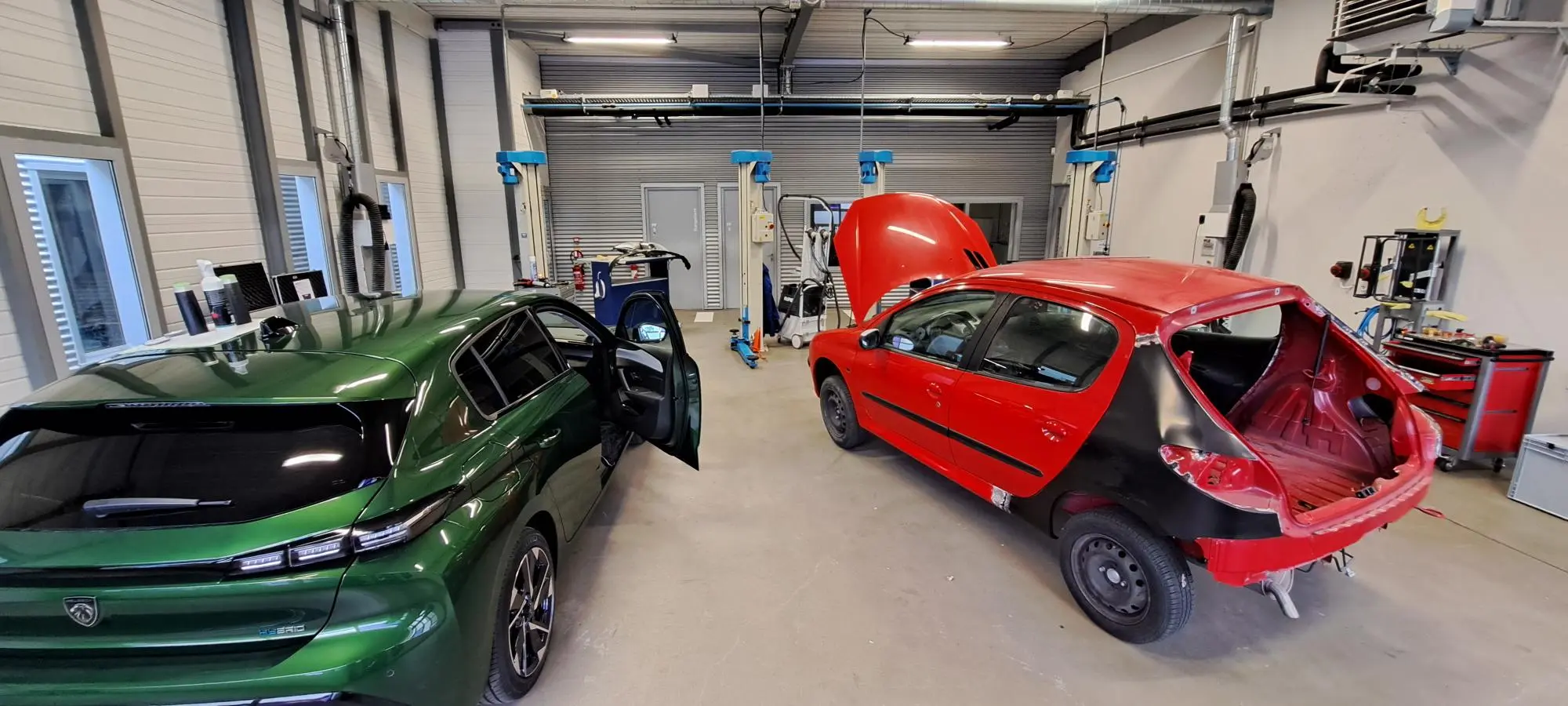 Mobipolis propose deux parcours de reconversion professionnelle, en Maintenance et Carrosserie.