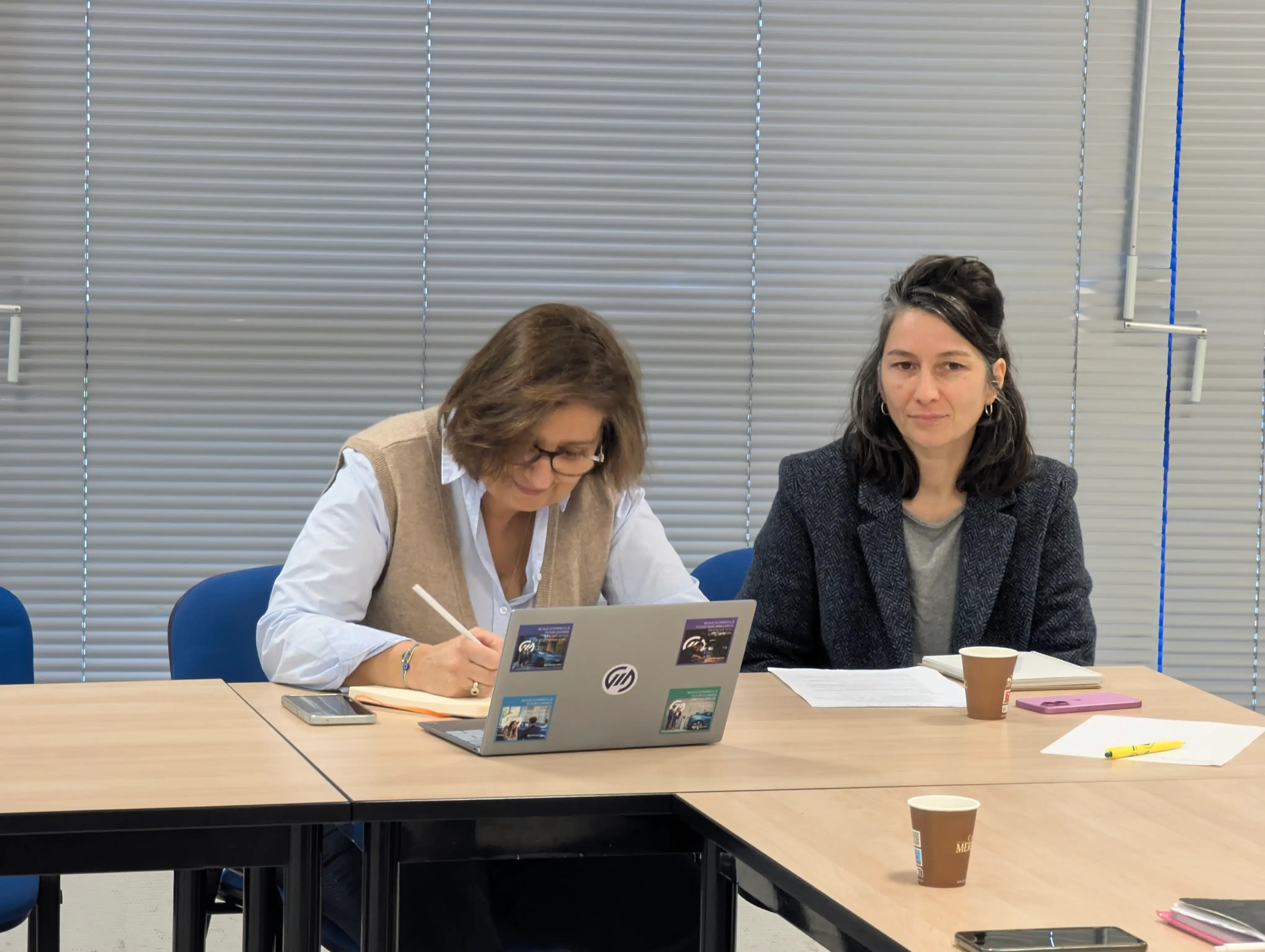 Les échanges entre professionnels de l'automobile sont toujours très constructifs.