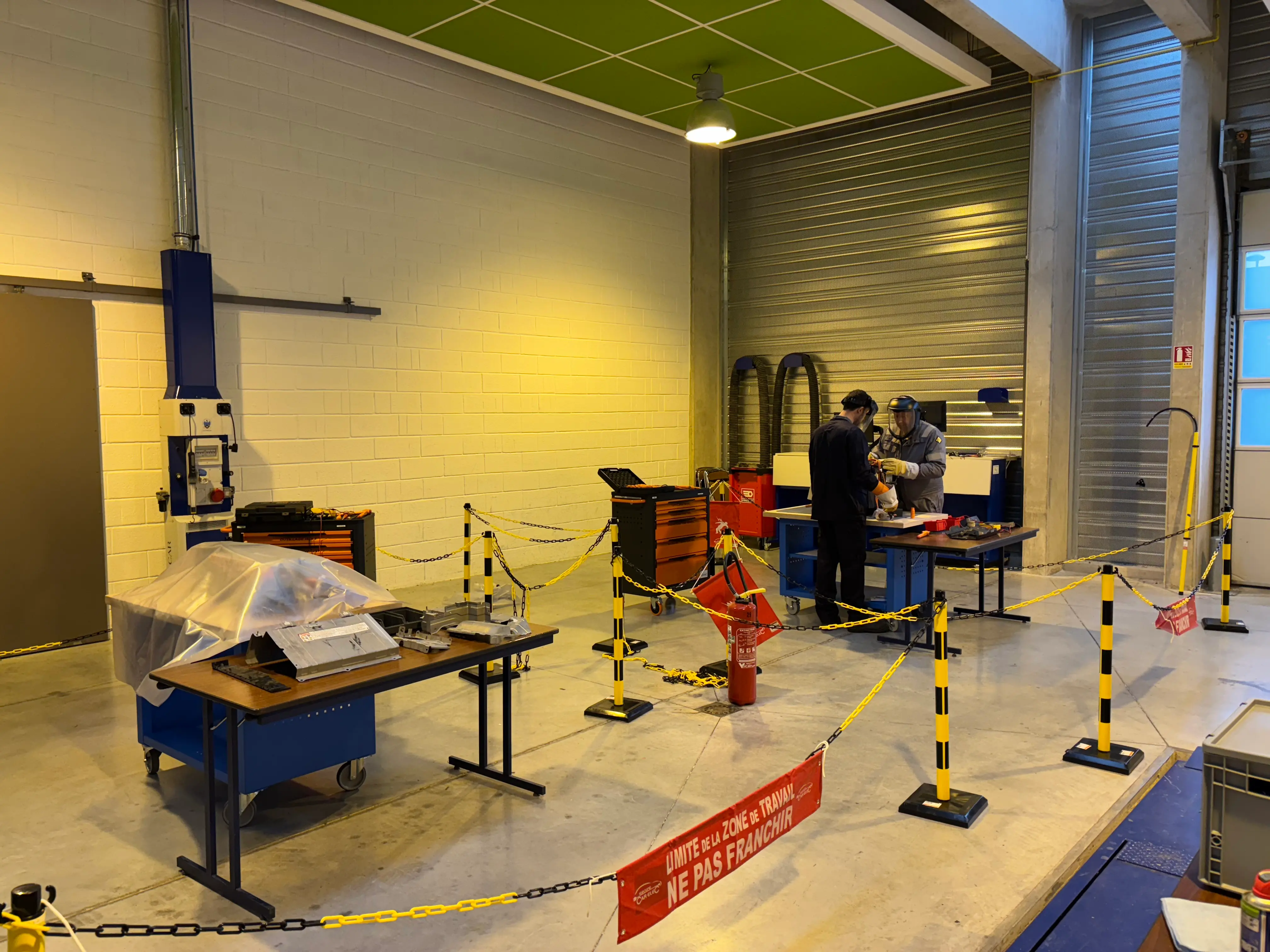 Les interventions sous tension sont strictement encadrées par la législation.