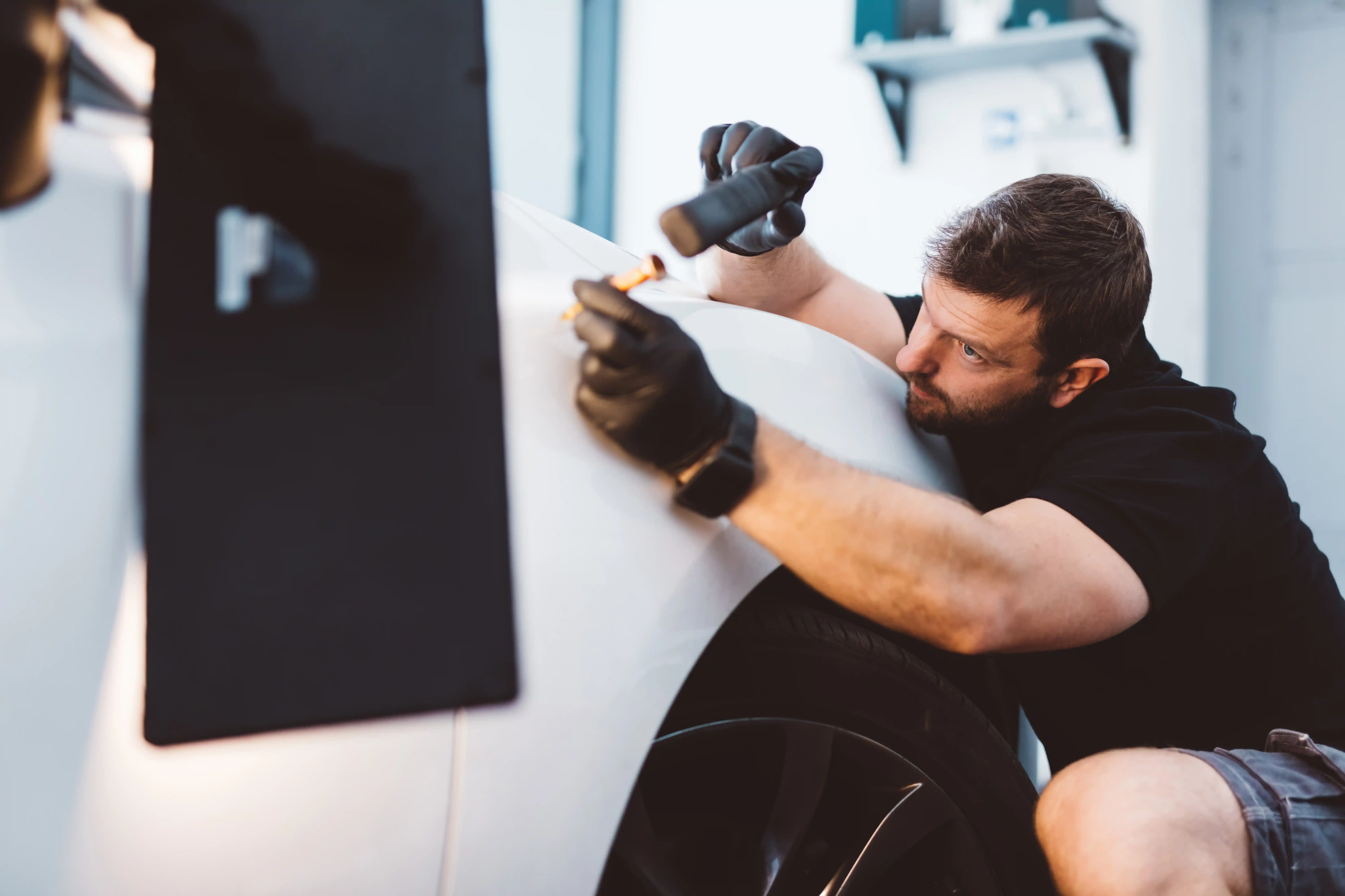 Formation débosselage sans peinture niveau expert : développez votre expertise en carrosserie automobile