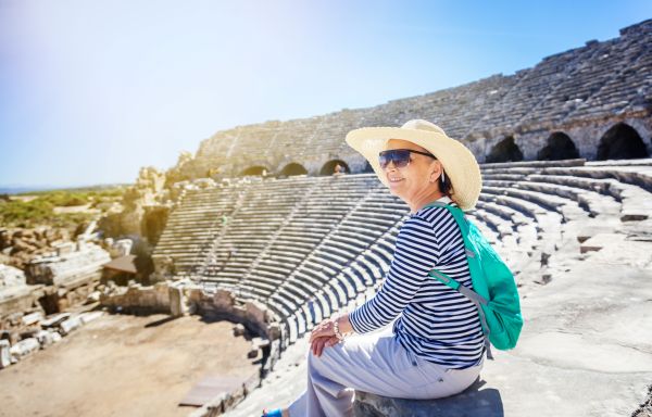 Rentnerin im Amphitheater