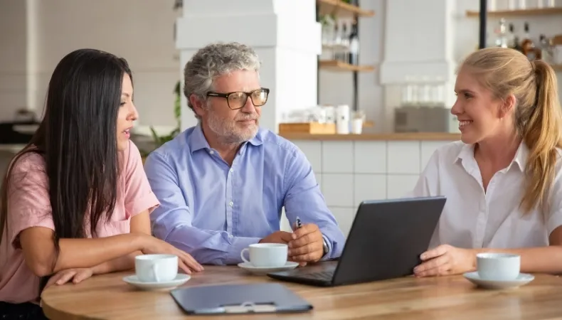 Bilan et préparation de la retraite complémentaire lors d'un rendez-vous conseil.