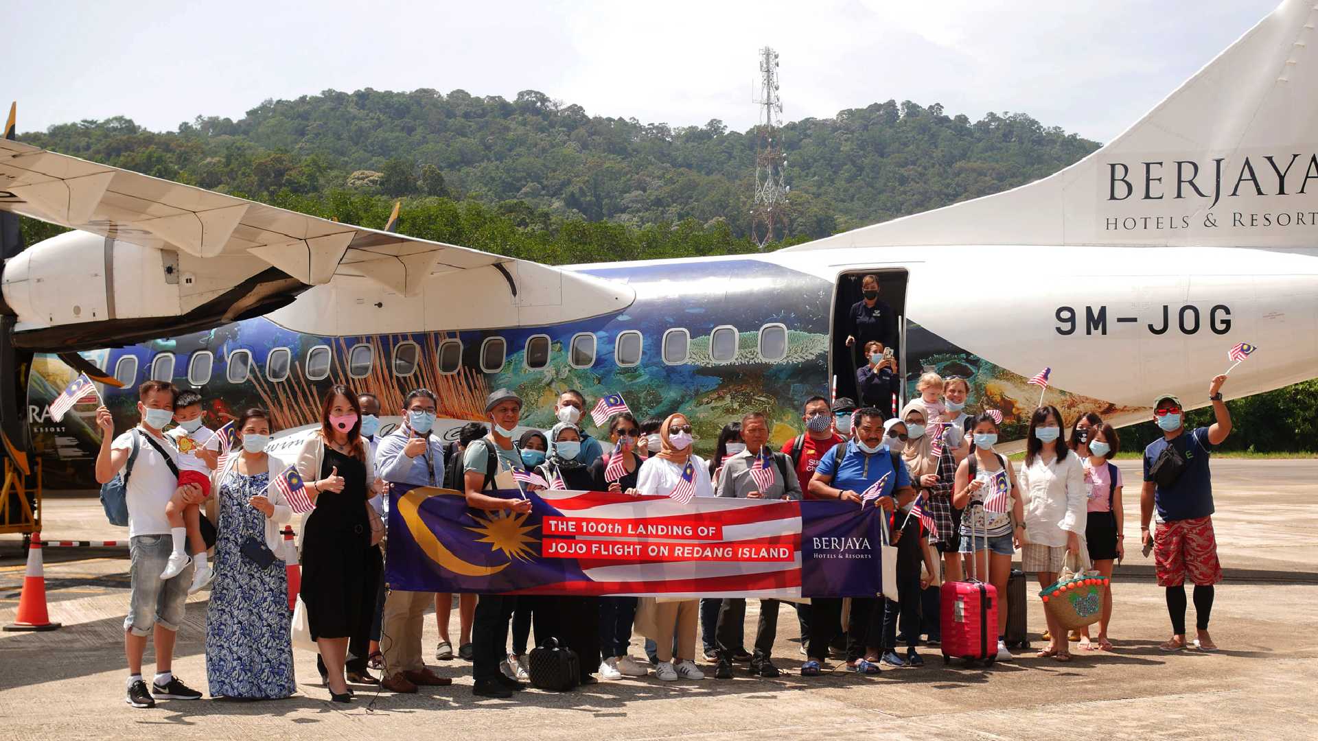 BERJAYA’S JOJO FLIGHT CELEBRATES MERDEKA MONTH WITH ITS 100TH LANDING ON REDANG ISLAND