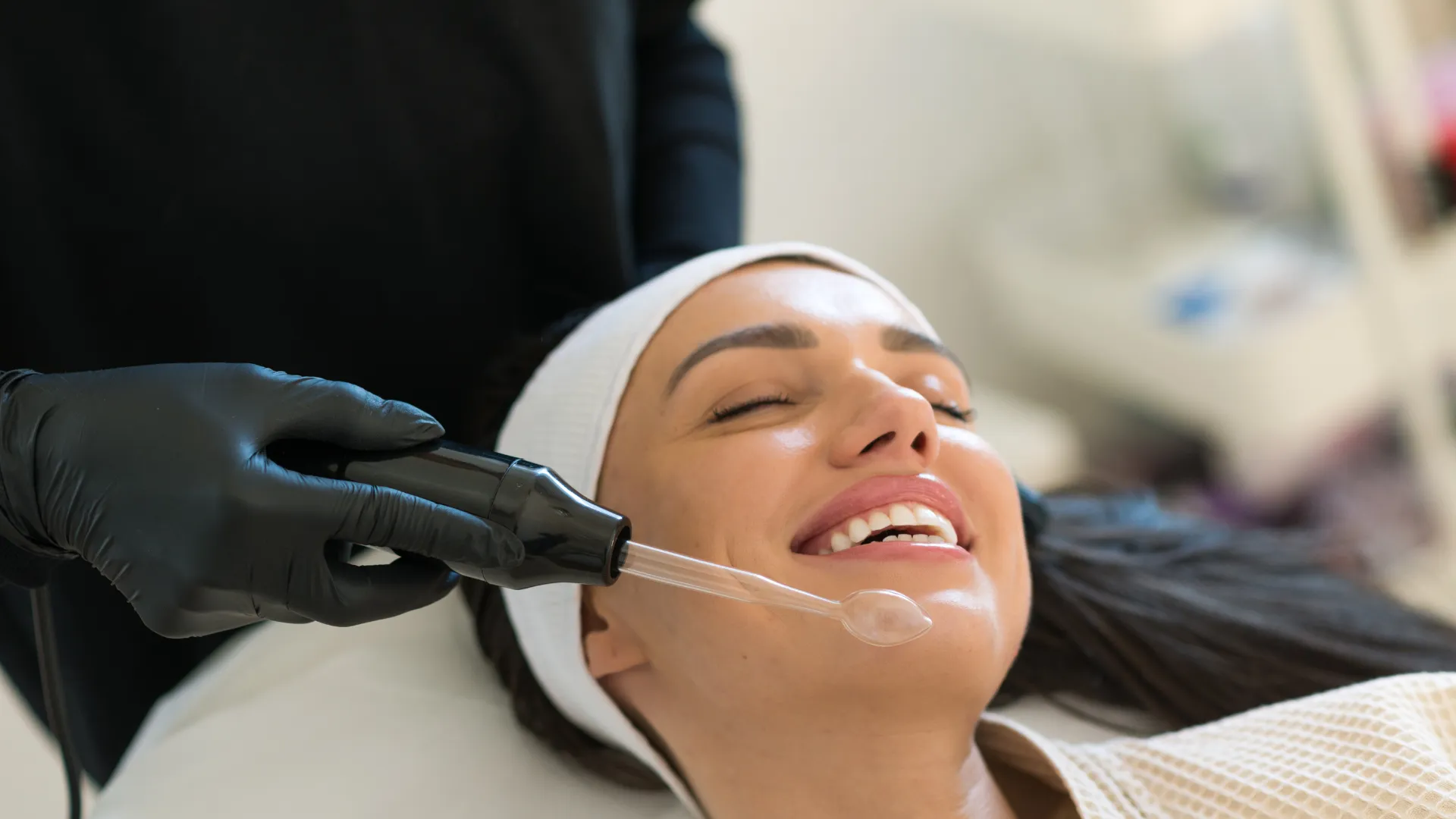 Hydrafacial® ou peeling : quel soin du visage choisir ?