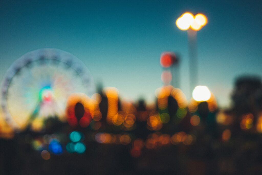 Rides Blurry Amusement Park Fun Fair  https://creativecommons.org/publicdomain/zero/1.0/deed.en