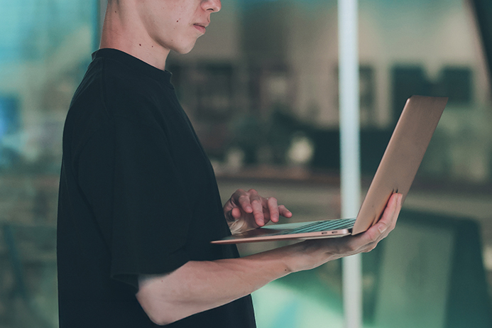 Loglass strengthens cloud security with guidance from Sysdig Sage™