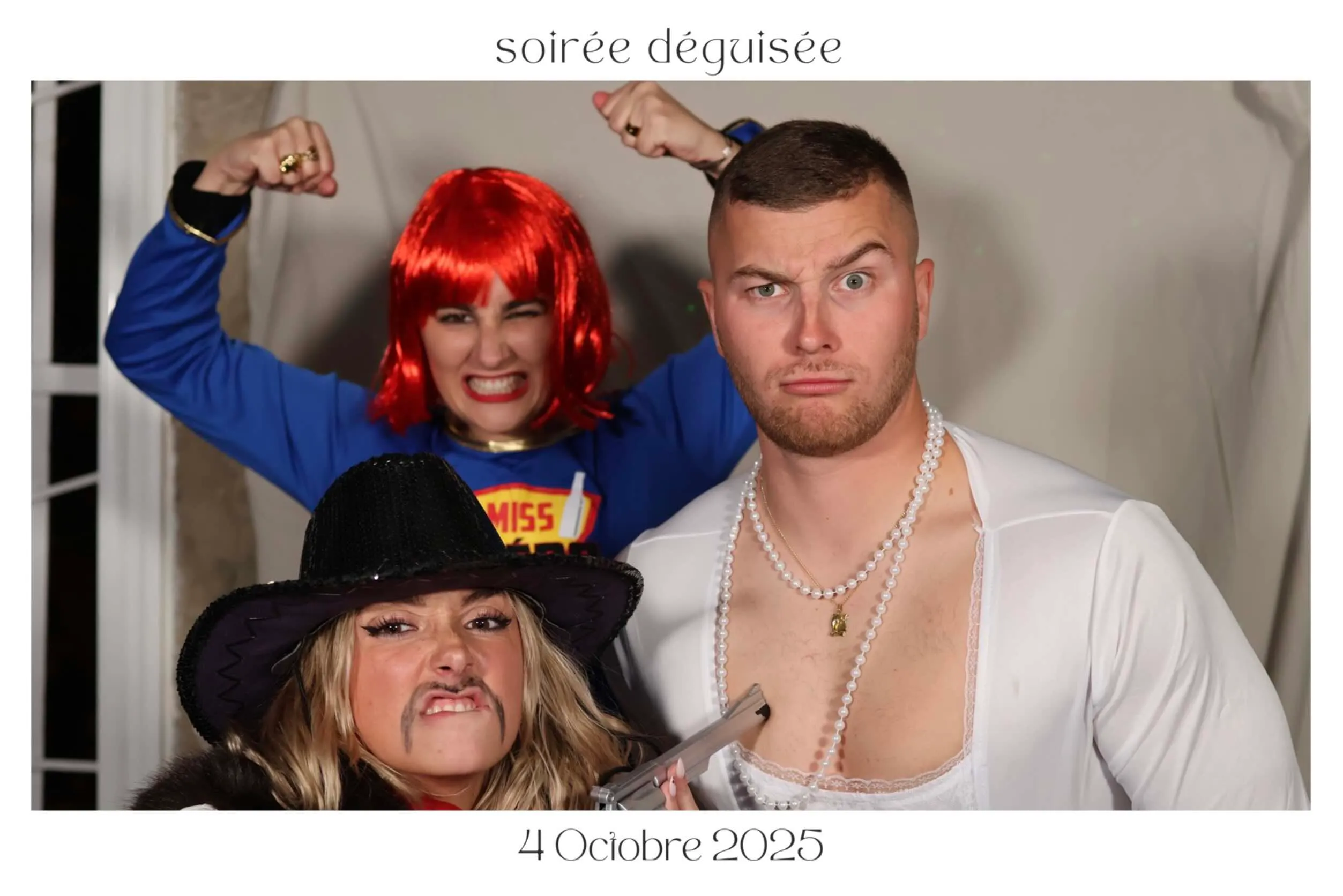Location d'un selfie soirée, déguisée en Ardèche