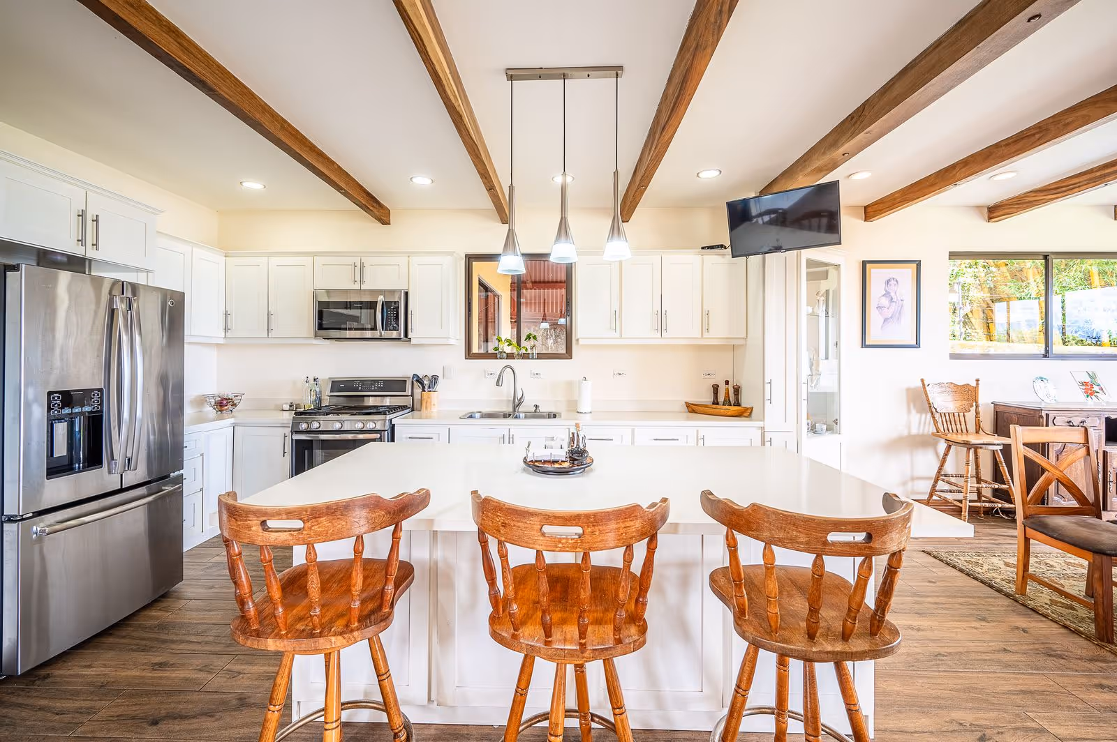 Architectural Magazine chef’s breakfast counter with quartz countertops and sleek cabinetry in luxury Escazu home.