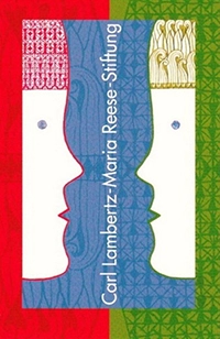 Zwei Gesichter, die zueinander hinschauen und gegenüber Kontaktdaten als Visitenkarte