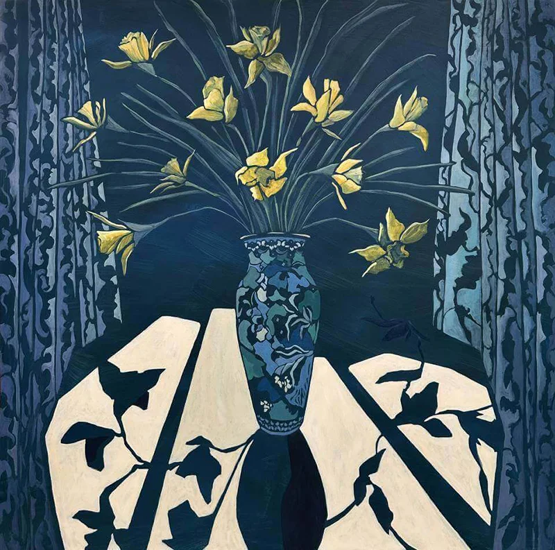 Blaues Gemälde, Vase mit Osterglocken auf einem Tisch