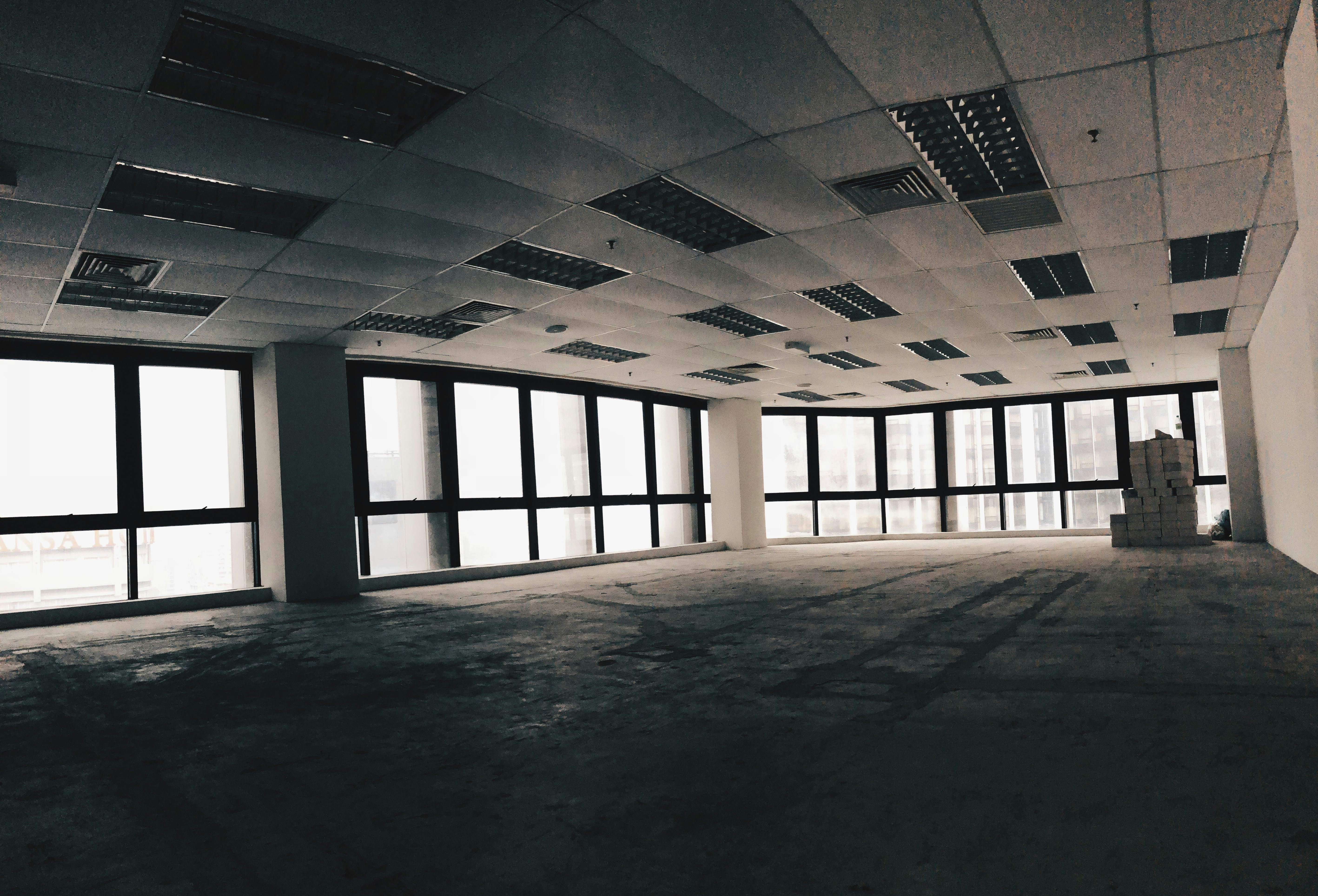 Leerstehendes Büro vor dem Einzug, bereit für die Grundreinigung
