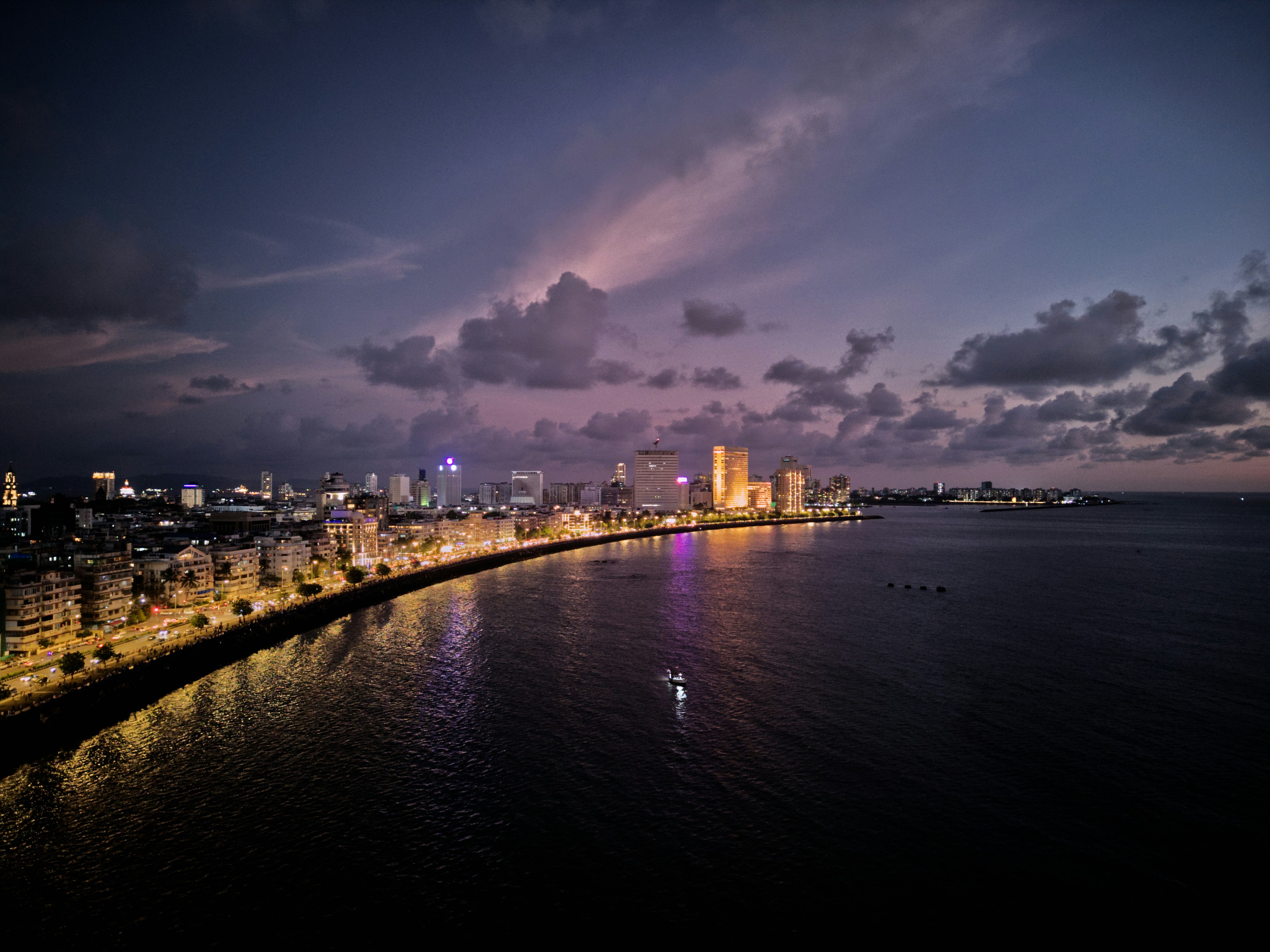 Marine drive, Maharashtra, India | Photo by Nishith Parikh on Unsplash