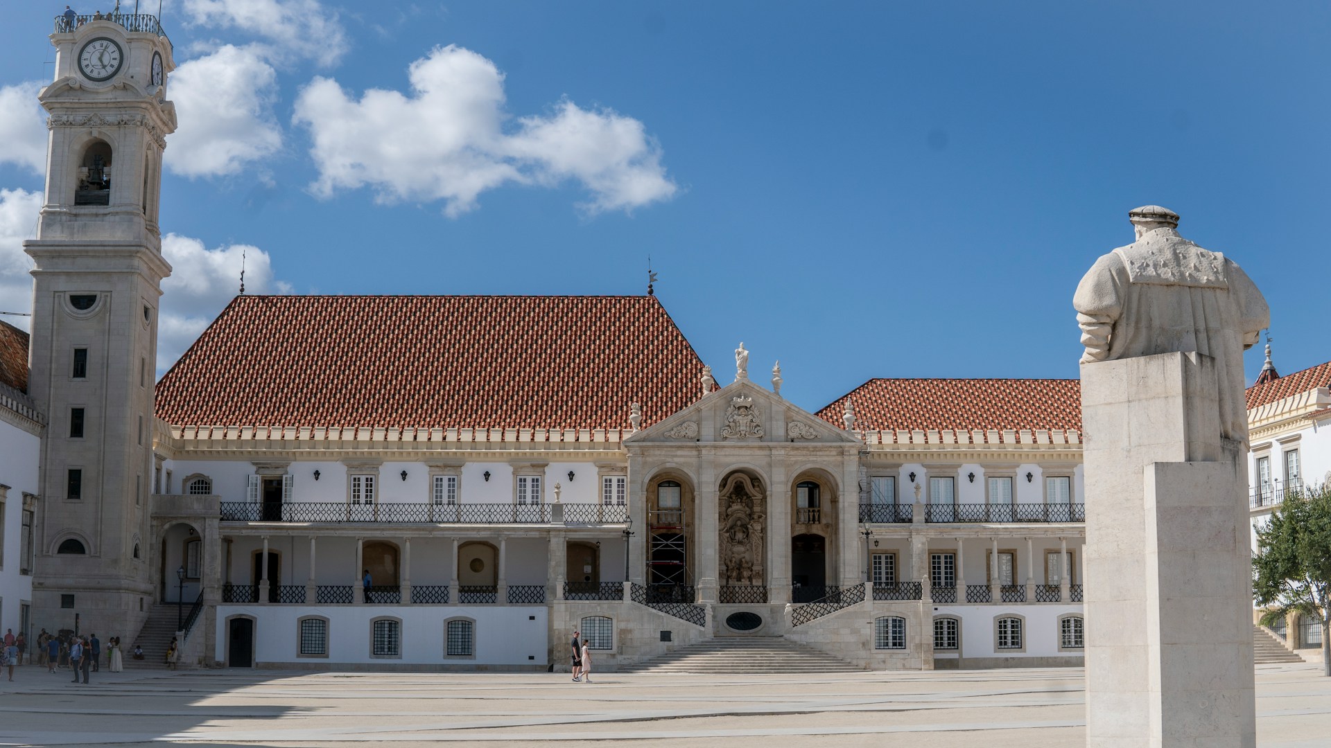 Coimbra University | Photo by Miriam Pereira on Unsplash
