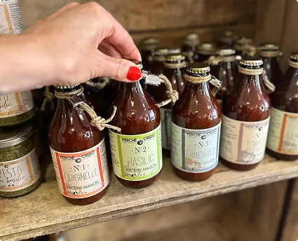 Photo de sauces en bouteille de la boutique Au Comptoir de Margot (basilic, tomates, pesto et pleins d'autres)