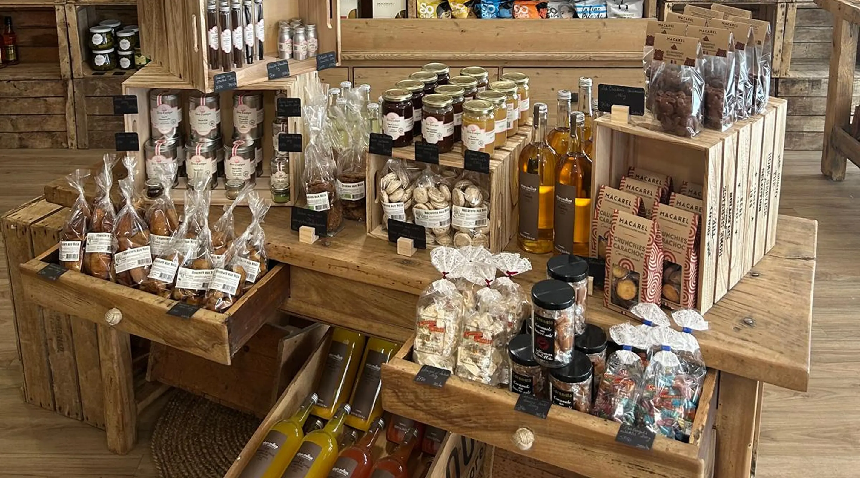Photo de produits de la boutique Au Comptoir de Margot (confitures, crackers, jus, sirops)