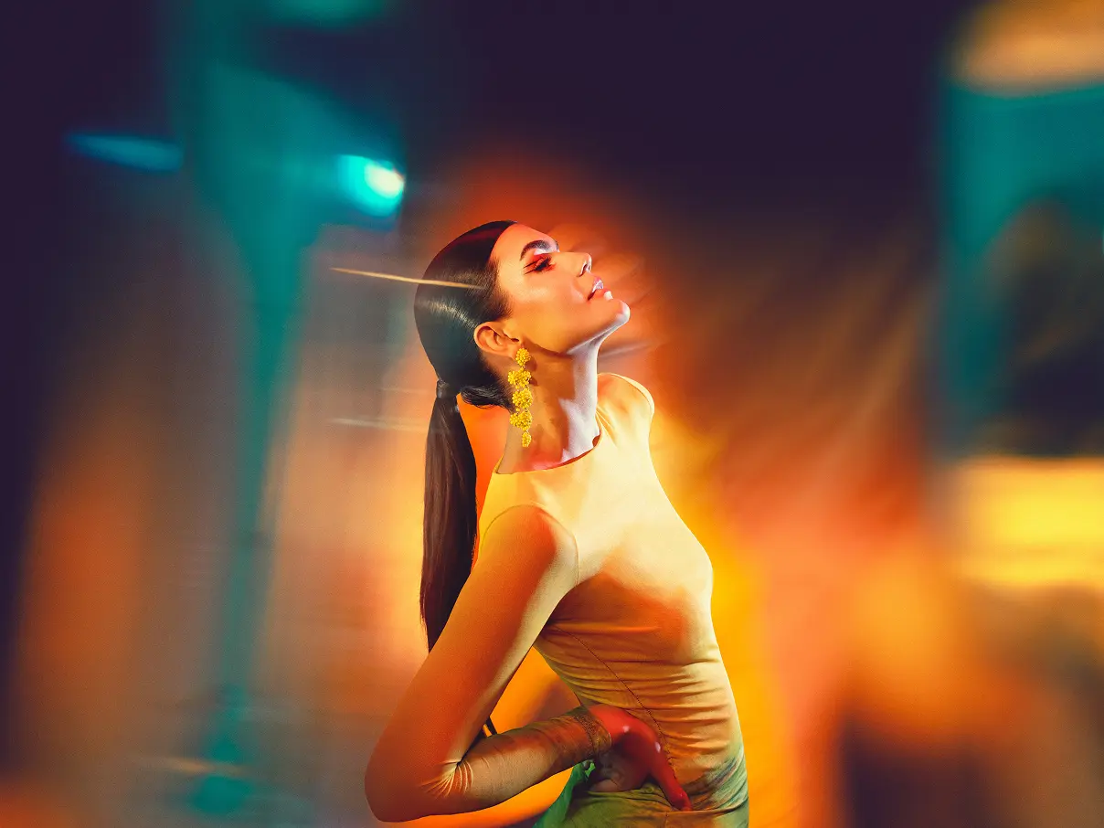 Female model posing, blurred photo.